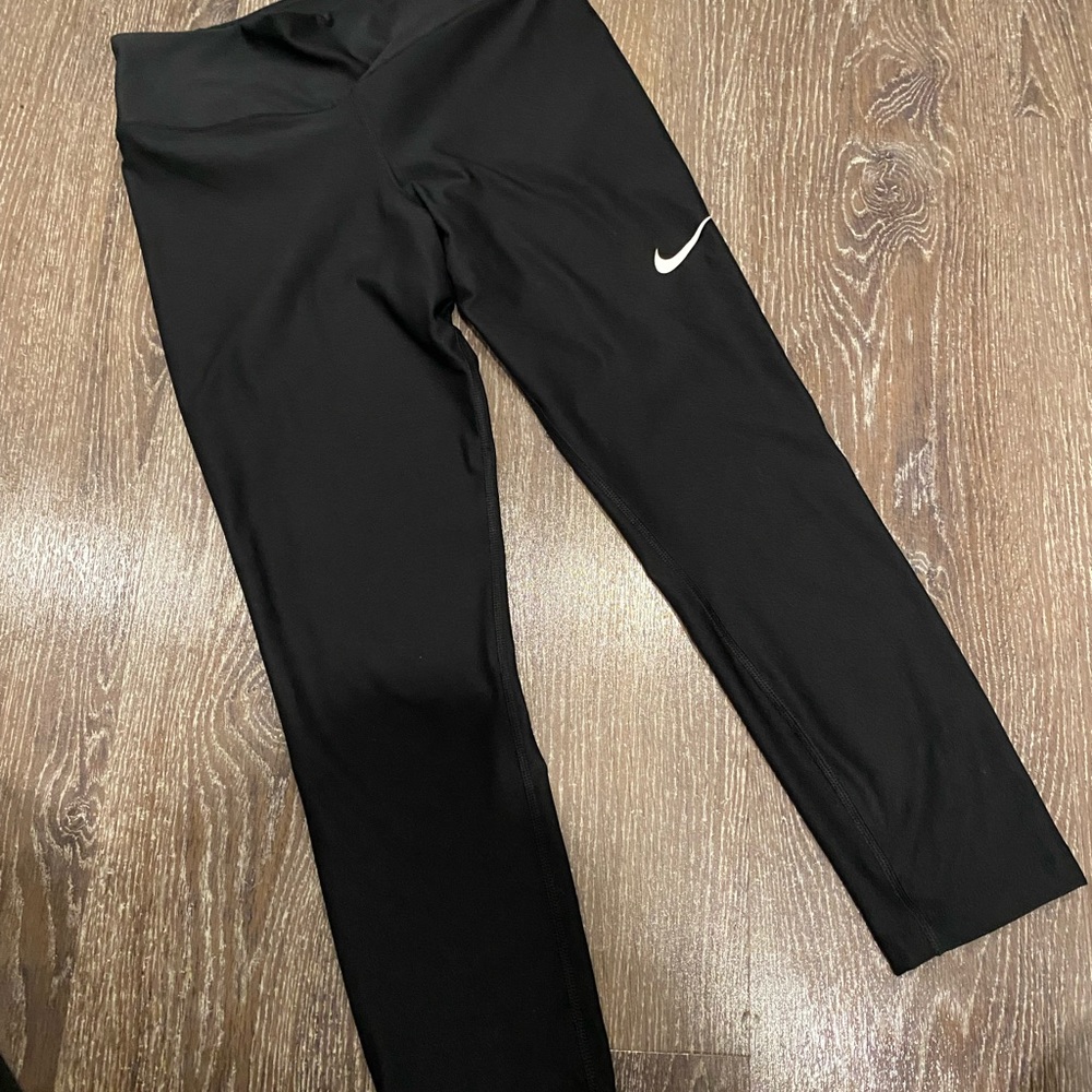 XS NIKE DRI FIT CROP LEGGINGS
